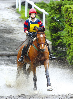 チルドレンライダー選手権優勝は宮崎紅葉選手とアクワバ号(明松寺馬事公苑)