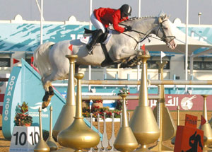 障害馬術個人4位タイの桝井選手とジー・エール号（乗馬クラブクレイン所属）